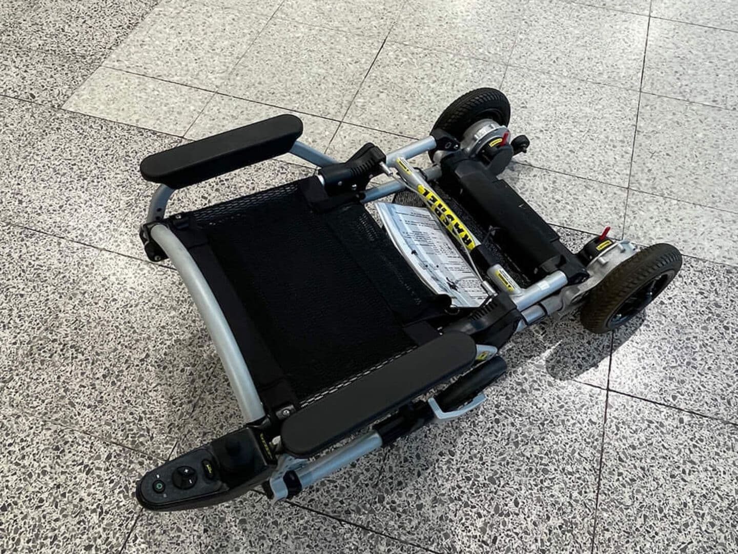 折りたためる電動車椅子